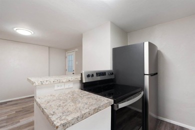 Don't miss this great investment opportunity! Duplex with lots on American Falls Golf Course in Idaho - for sale on GolfHomes.com, golf home, golf lot