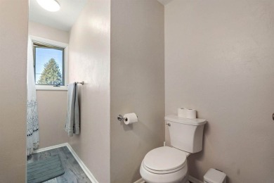 Don't miss this great investment opportunity! Duplex with lots on American Falls Golf Course in Idaho - for sale on GolfHomes.com, golf home, golf lot