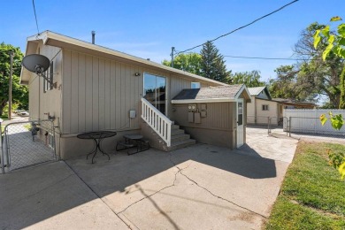 Don't miss this great investment opportunity! Duplex with lots on American Falls Golf Course in Idaho - for sale on GolfHomes.com, golf home, golf lot