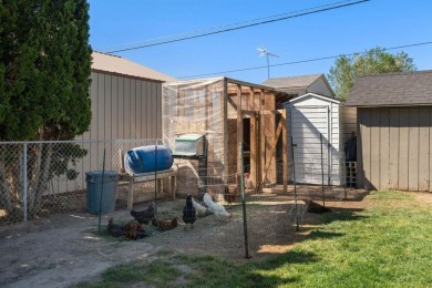 Don't miss this great investment opportunity! Duplex with lots on American Falls Golf Course in Idaho - for sale on GolfHomes.com, golf home, golf lot