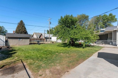 Don't miss this great investment opportunity! Duplex with lots on American Falls Golf Course in Idaho - for sale on GolfHomes.com, golf home, golf lot