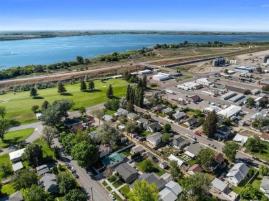 Don't miss this great investment opportunity! Duplex with lots on American Falls Golf Course in Idaho - for sale on GolfHomes.com, golf home, golf lot