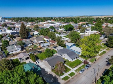 Don't miss this great investment opportunity! Duplex with lots on American Falls Golf Course in Idaho - for sale on GolfHomes.com, golf home, golf lot