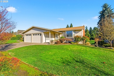 Live the beautiful Country Club Life where the 17th Green meets on  in Oregon - for sale on GolfHomes.com, golf home, golf lot