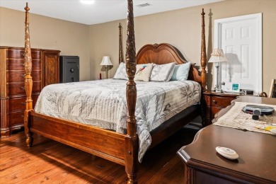 Well maintained single story townhome with a garage and walking on Shadowmoss Plantation Golf Club in South Carolina - for sale on GolfHomes.com, golf home, golf lot