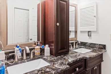 Well maintained single story townhome with a garage and walking on Shadowmoss Plantation Golf Club in South Carolina - for sale on GolfHomes.com, golf home, golf lot