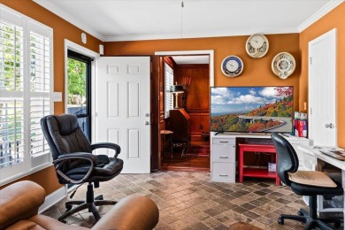 Well maintained single story townhome with a garage and walking on Shadowmoss Plantation Golf Club in South Carolina - for sale on GolfHomes.com, golf home, golf lot