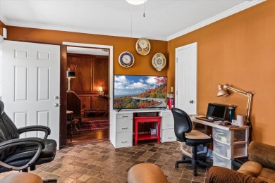 Well maintained single story townhome with a garage and walking on Shadowmoss Plantation Golf Club in South Carolina - for sale on GolfHomes.com, golf home, golf lot