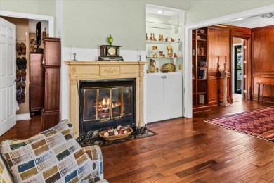 Well maintained single story townhome with a garage and walking on Shadowmoss Plantation Golf Club in South Carolina - for sale on GolfHomes.com, golf home, golf lot