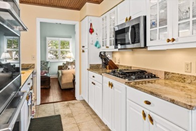Well maintained single story townhome with a garage and walking on Shadowmoss Plantation Golf Club in South Carolina - for sale on GolfHomes.com, golf home, golf lot