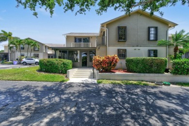 Charming and spacious 2-bedroom, 2-bathroom townhome located on Heritage Ridge Golf Club in Florida - for sale on GolfHomes.com, golf home, golf lot