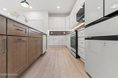 The Wow factor is what this 2600 sq ft Custom Beauty is all on Brunswick Plantation and Golf Resorts in North Carolina - for sale on GolfHomes.com, golf home, golf lot