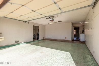 Welcome to this bright and spacious 2-bedroom, 2-bathroom Sun on PalmBrook Country Club in Arizona - for sale on GolfHomes.com, golf home, golf lot