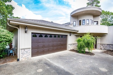 Welcome to your stunning contemporary dream home nestled in the on Thunderbird Country Club in Arkansas - for sale on GolfHomes.com, golf home, golf lot