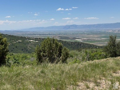 This effectively brand new home is located in the gated Skyline on Skyline Mountain Resort and Golf Course in Utah - for sale on GolfHomes.com, golf home, golf lot