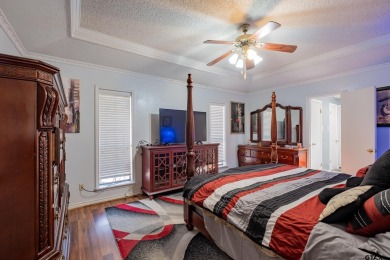 Located in the gated community of Hideaway Lake, this inviting on Hide-A-Way Lake Golf Course in Texas - for sale on GolfHomes.com, golf home, golf lot
