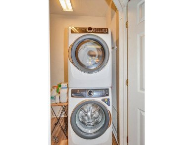 *Home Sale Contingency - Continue to Show* Resort-style living on Mistwood Golf Club in Illinois - for sale on GolfHomes.com, golf home, golf lot