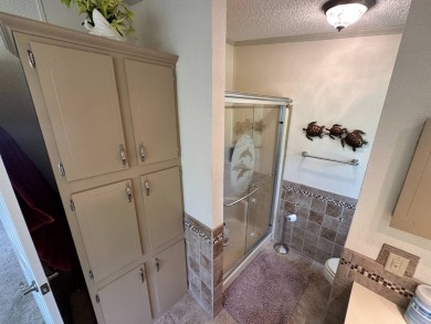 This well cared for 2-bedroom, 2 bathrooms Palm Harbor home on Del Tura Golf and Country Club in Florida - for sale on GolfHomes.com, golf home, golf lot