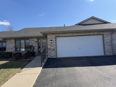 Fabulous west side location condo available in Fairway Estates on Inwood Golf Course in Illinois - for sale on GolfHomes.com, golf home, golf lot