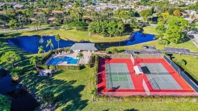 Fantastic 3 bedroom, 2 bath home overlooking the 6th hole of on Heritage Ridge Golf Club in Florida - for sale on GolfHomes.com, golf home, golf lot