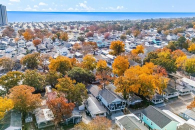 ADORABLE 2 BED/2 BATH BEACH BUNGALOW WITH CONCRETE DRIVEWAY on Prestwick Country Club in South Carolina - for sale on GolfHomes.com, golf home, golf lot