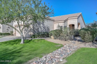 Light& bright! 2 bedrooms,2 baths,end unit casita. Diagonal tile on Westbrook Village / Vista Golf Course in Arizona - for sale on GolfHomes.com, golf home, golf lot