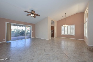 Light& bright! 2 bedrooms,2 baths,end unit casita. Diagonal tile on Westbrook Village / Vista Golf Course in Arizona - for sale on GolfHomes.com, golf home, golf lot