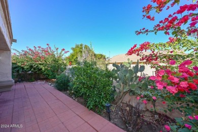 Light& bright! 2 bedrooms,2 baths,end unit casita. Diagonal tile on Westbrook Village / Vista Golf Course in Arizona - for sale on GolfHomes.com, golf home, golf lot