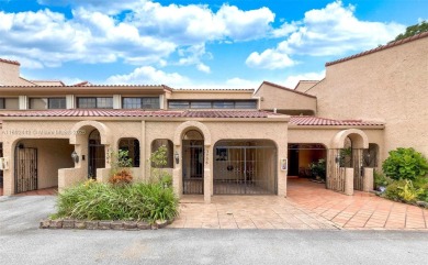 Bright and Spacious 2 Bed +Den/2.5 Bath Townhouse in beautiful on  in Florida - for sale on GolfHomes.com, golf home, golf lot