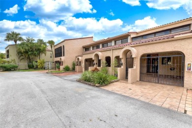 Bright and Spacious 2 Bed +Den/2.5 Bath Townhouse in beautiful on  in Florida - for sale on GolfHomes.com, golf home, golf lot