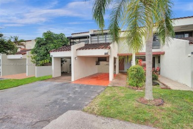 Welcome to your ideal 2 BD | 2.5 BA townhome in the heart of on Inverrary Country Club in Florida - for sale on GolfHomes.com, golf home, golf lot