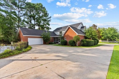 This delightful 3 bedroom/3.5 bath traditional style home is on Highland Oaks Golf Course in Alabama - for sale on GolfHomes.com, golf home, golf lot