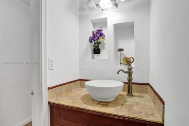 Welcome to your ideal 2 BD | 2.5 BA townhome in the heart of on Inverrary Country Club in Florida - for sale on GolfHomes.com, golf home, golf lot