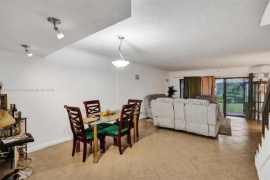 Welcome to your ideal 2 BD | 2.5 BA townhome in the heart of on Inverrary Country Club in Florida - for sale on GolfHomes.com, golf home, golf lot