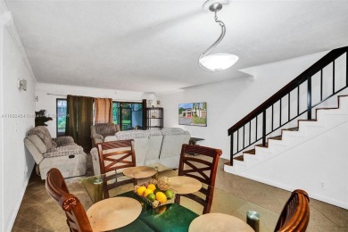 Welcome to your ideal 2 BD | 2.5 BA townhome in the heart of on Inverrary Country Club in Florida - for sale on GolfHomes.com, golf home, golf lot