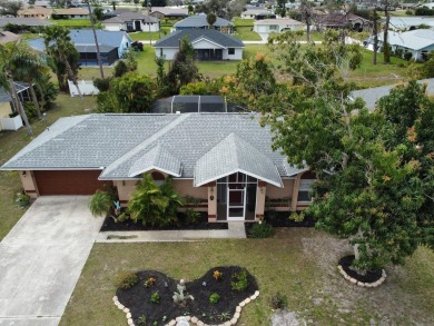 Don't miss out on this lovely 3 bedroom, 2 bath, 2 car garage on Pinemoor West Golf Club in Florida - for sale on GolfHomes.com, golf home, golf lot