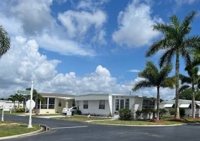 This home is move-in ready waiting for your personal updates. It on Royal Wood Golf and Country Club in Florida - for sale on GolfHomes.com, golf home, golf lot