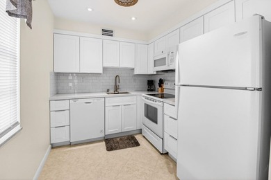 Welcome to Delray Beach! This move-in ready Kings Point condo is on Kings Point Golf -Flanders Way in Florida - for sale on GolfHomes.com, golf home, golf lot