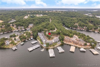 This beautiful 2-bedroom, 2-bath furnished end unit condominium on Seasons Ridge At Four Seasons in Missouri - for sale on GolfHomes.com, golf home, golf lot