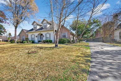 Beautiful Home Located On A Large Corner Lot In The Gated Golf on Southern Trace Country Club in Louisiana - for sale on GolfHomes.com, golf home, golf lot