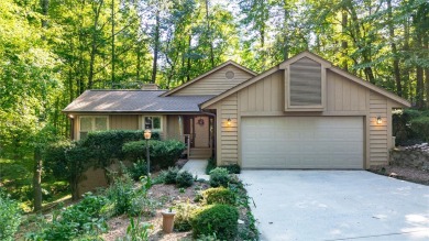 Welcome to this 3 bedroom, 3 bathroom spacious home in the on Keowee Key Golf and Country Club in South Carolina - for sale on GolfHomes.com, golf home, golf lot