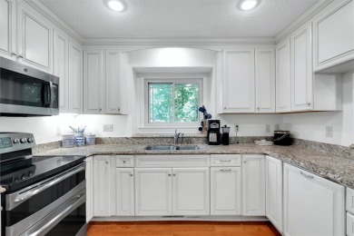 Welcome to this 3 bedroom, 3 bathroom spacious home in the on Keowee Key Golf and Country Club in South Carolina - for sale on GolfHomes.com, golf home, golf lot