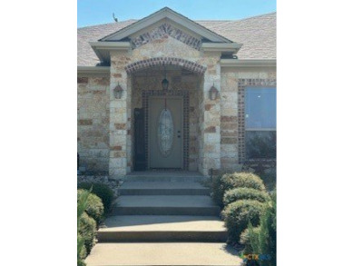 This stunning 4 bedroom, 2 bath home with a sparkling pool is on Gatesville Country Club in Texas - for sale on GolfHomes.com, golf home, golf lot