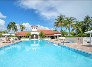 Stunning 2/2 condo in the heart of Aventura! Walk in closets in on Turnberry Isle Resort and Club in Florida - for sale on GolfHomes.com, golf home, golf lot