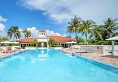 Stunning 2/2 condo in the heart of Aventura! Walk in closets in on Turnberry Isle Resort and Club in Florida - for sale on GolfHomes.com, golf home, golf lot