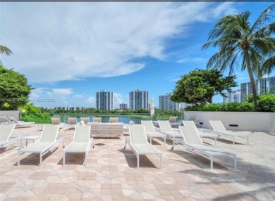 Stunning 2/2 condo in the heart of Aventura! Walk in closets in on Turnberry Isle Resort and Club in Florida - for sale on GolfHomes.com, golf home, golf lot