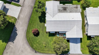 Spacious 2BR/2BA on Large Corner Lot in Leisureville! Bright and on Leisureville Community Golf Course in Florida - for sale on GolfHomes.com, golf home, golf lot