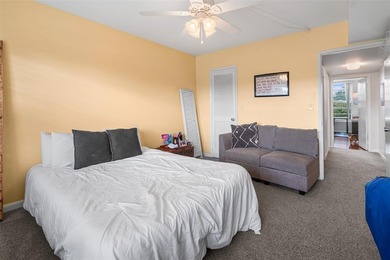 Beautifully remodeled 3-bedroom, 2.5-bath F-model condo with 1 on Palm-Aire Country Club and Resort - Palms in Florida - for sale on GolfHomes.com, golf home, golf lot