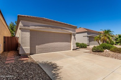 Beautiful patio home in the gated golf community of Ravenswood! on Raven Golf Club At South Mountain in Arizona - for sale on GolfHomes.com, golf home, golf lot