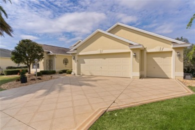 ~ROOM FOR A POOL~ ~ GLASS ENCLOSED LANAI~ ~GOLF CART GARAGE~ on The Links of Spruce Creek in Florida - for sale on GolfHomes.com, golf home, golf lot